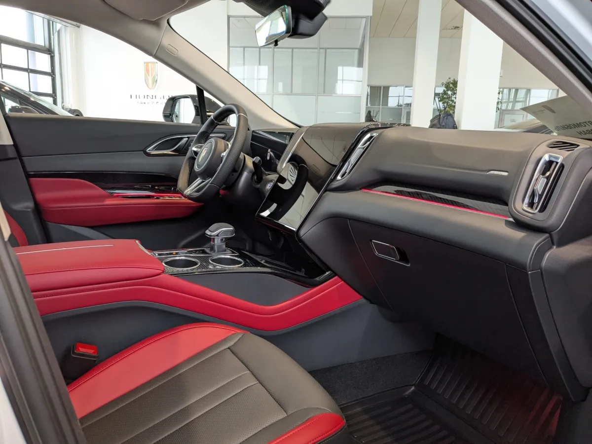Hongqi HS3